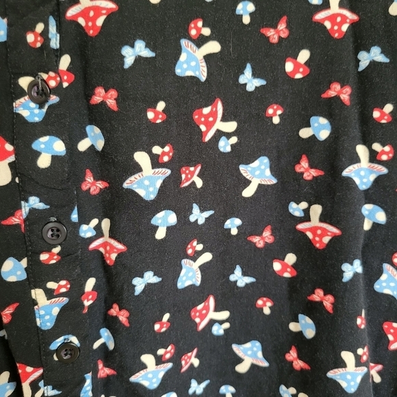 Hot Topic Mushroom Butterfly Woven Button-Up Top Size XL - Picture 5 of 6